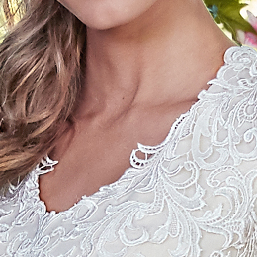 Rebecca Ingram Victoria Anne 7RS912 Neckline