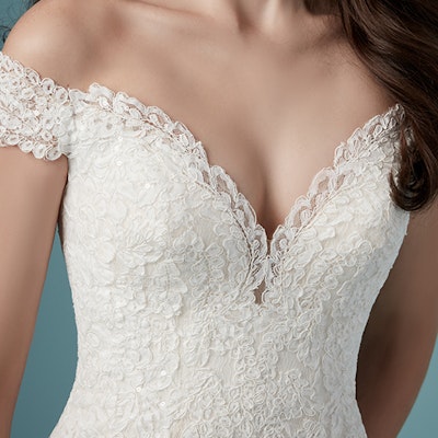 Maggie Sottero Maeleigh 9MW855 Neckline