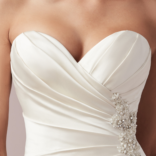 Rebecca Ingram Maisey 9RN849 Neckline