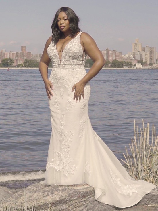 Rebecca Ingram Angie Illusion V-back Sheath Wedding Dress 21RT377 Curve-Alt7