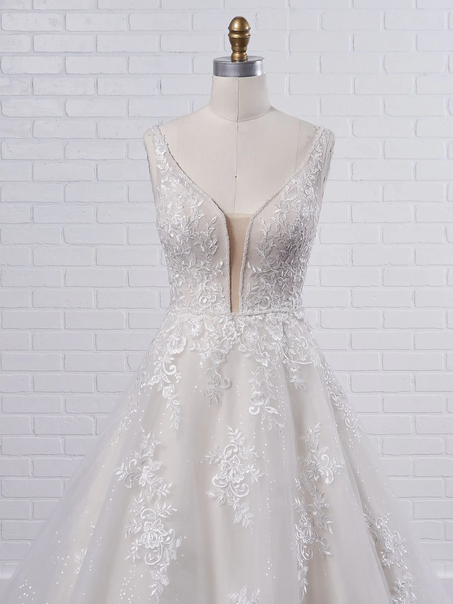 Maggie Sottero Leticia Lynette Plus Size Romantic A-line bridal gown with a soft and feminine skirt 21MK394B Color2