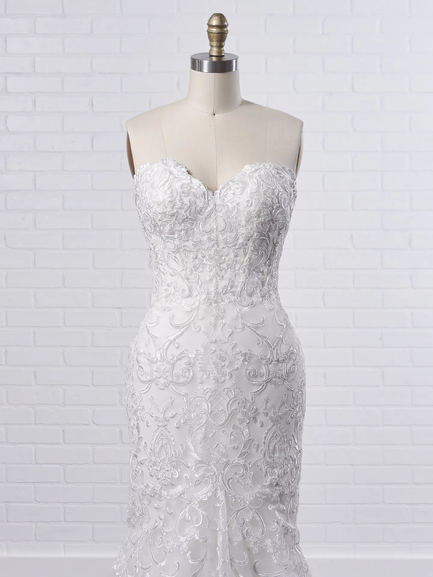 Rebecca Ingram Finola A strapless fit-and-flare wedding dress for the ultimate statement in lace and tailoring 9RT825 Color1