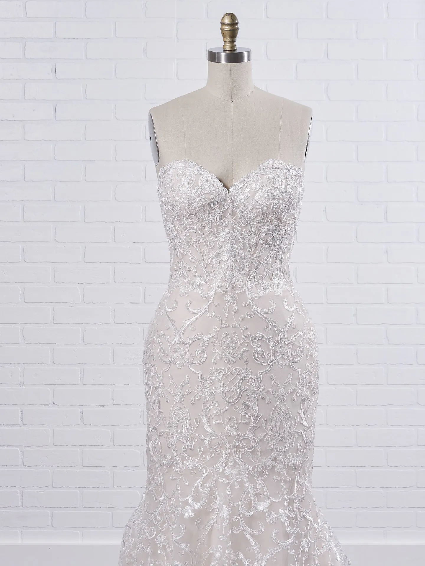 Rebecca Ingram Finola A strapless fit-and-flare wedding dress for the ultimate statement in lace and tailoring 9RT825 Color2