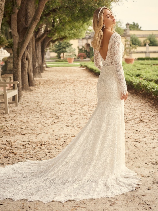 V-back wedding dress «Divita»