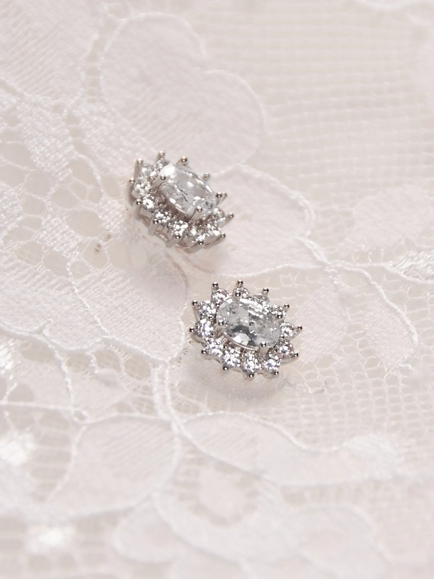 A-El-Este with Maggie Sottero Jewelry KENSINGTON  21AE101EA Alt2