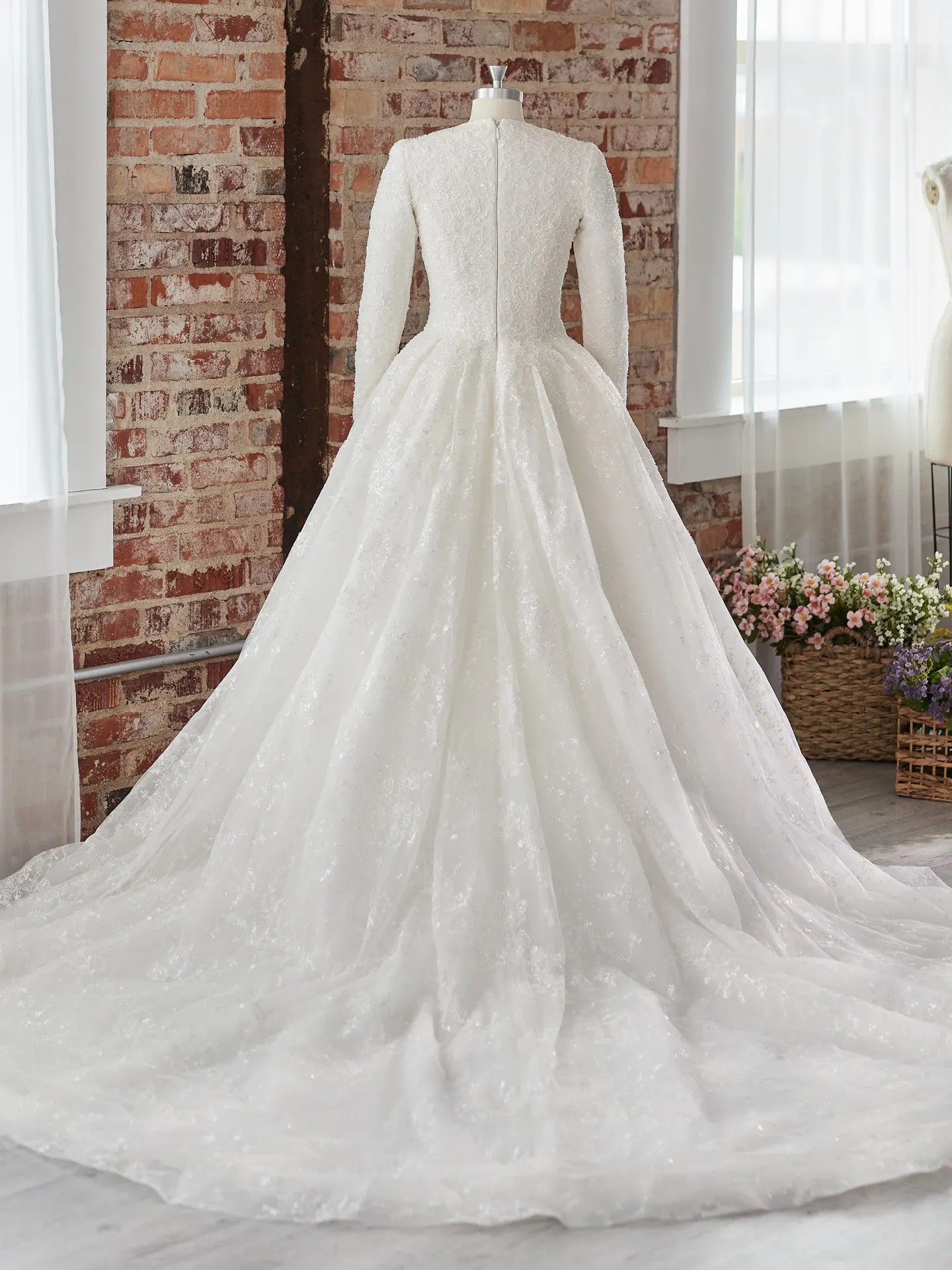 Sottero and Midgley Wedding Dress Zartasha Leigh 21SV864B01 Alt105