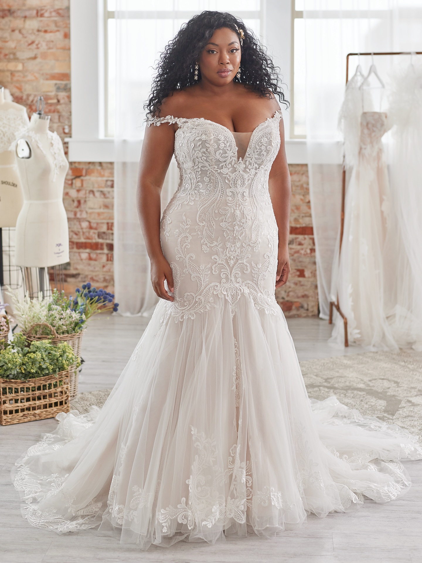 Plus Size Lace & Ruffled Organza Mermaid Wedding Dress - VQ