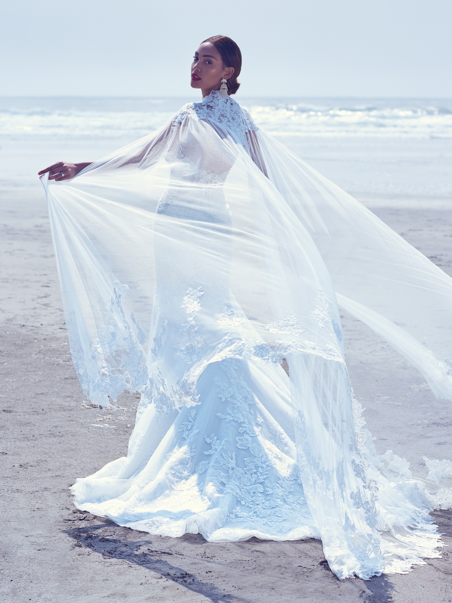 Detachable wedding outlet cape