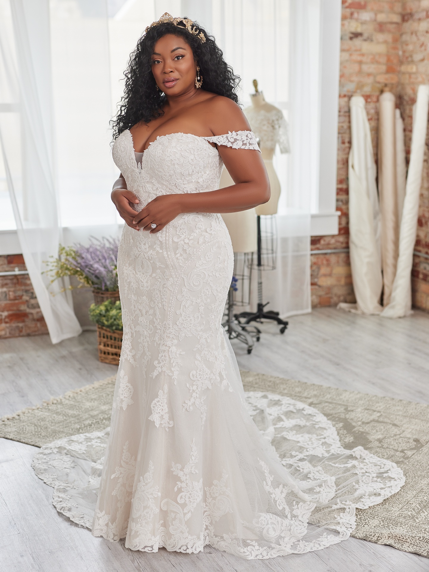 Ecru Lace Wedding Dress