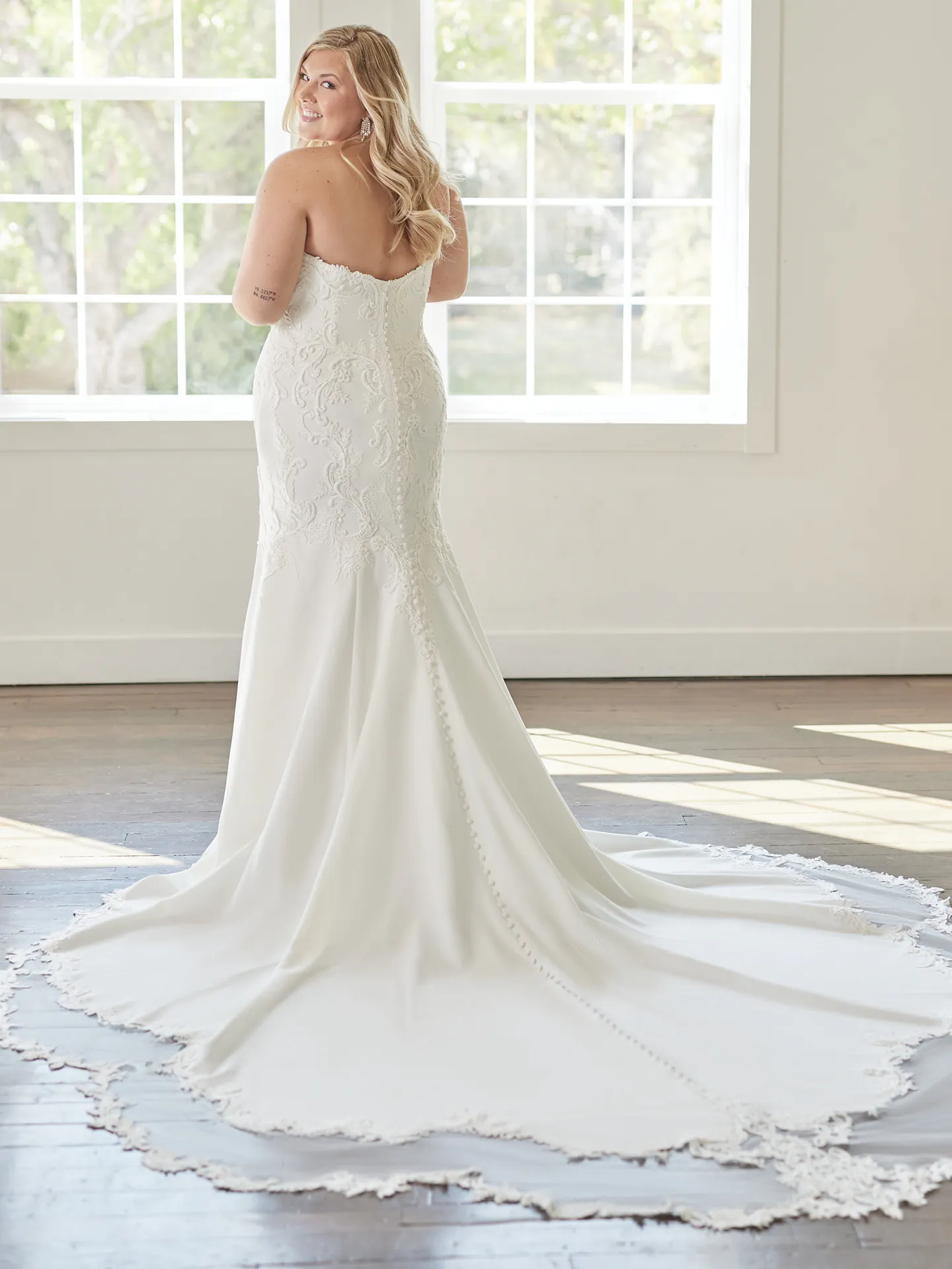 Sottero and Midgley Fit and Flare Wedding dress Curve Weston 22SW578A01 Alt9