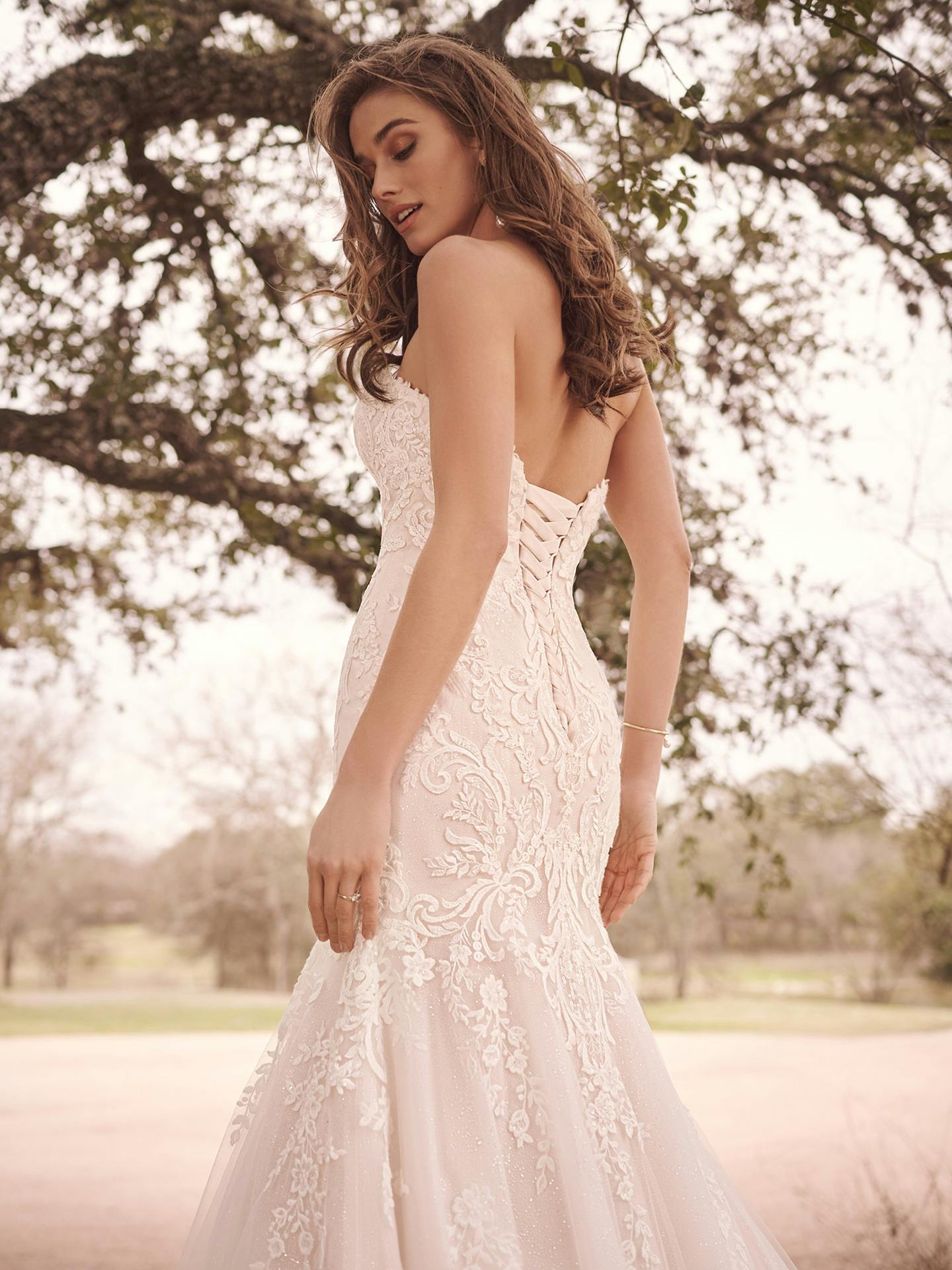 ウェディングドレス　マーメイド　インポートドレス　Maggie sottero Cambria Comfortable Floral Mermaid Bridal Gown | Maggie Sottero