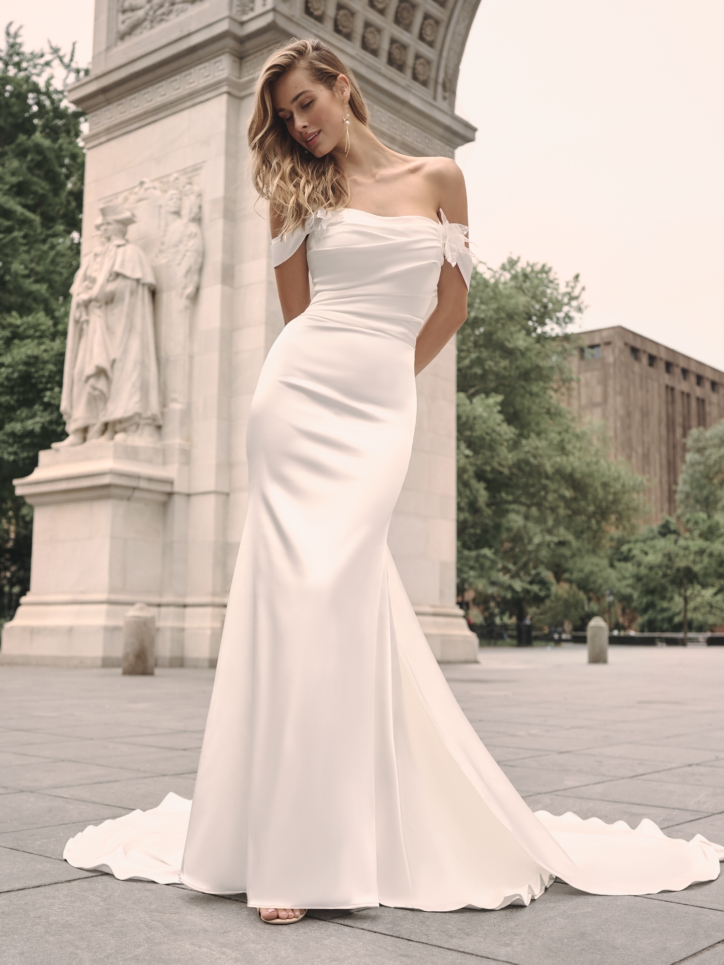 Maggie sottero off hotsell the shoulder wedding dress