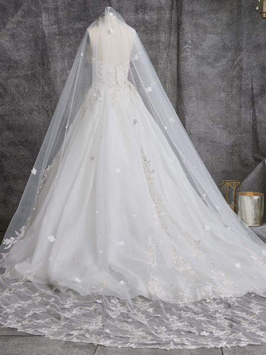 https://ms-cdn2.maggiesottero.com/128164/High/Sottero-and-Midgley-Knox-Wedding-Veil-VL023SC071000-Alt100-IV.jpg?w=550