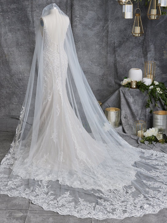 Scalloped Lace Cathedral Veil