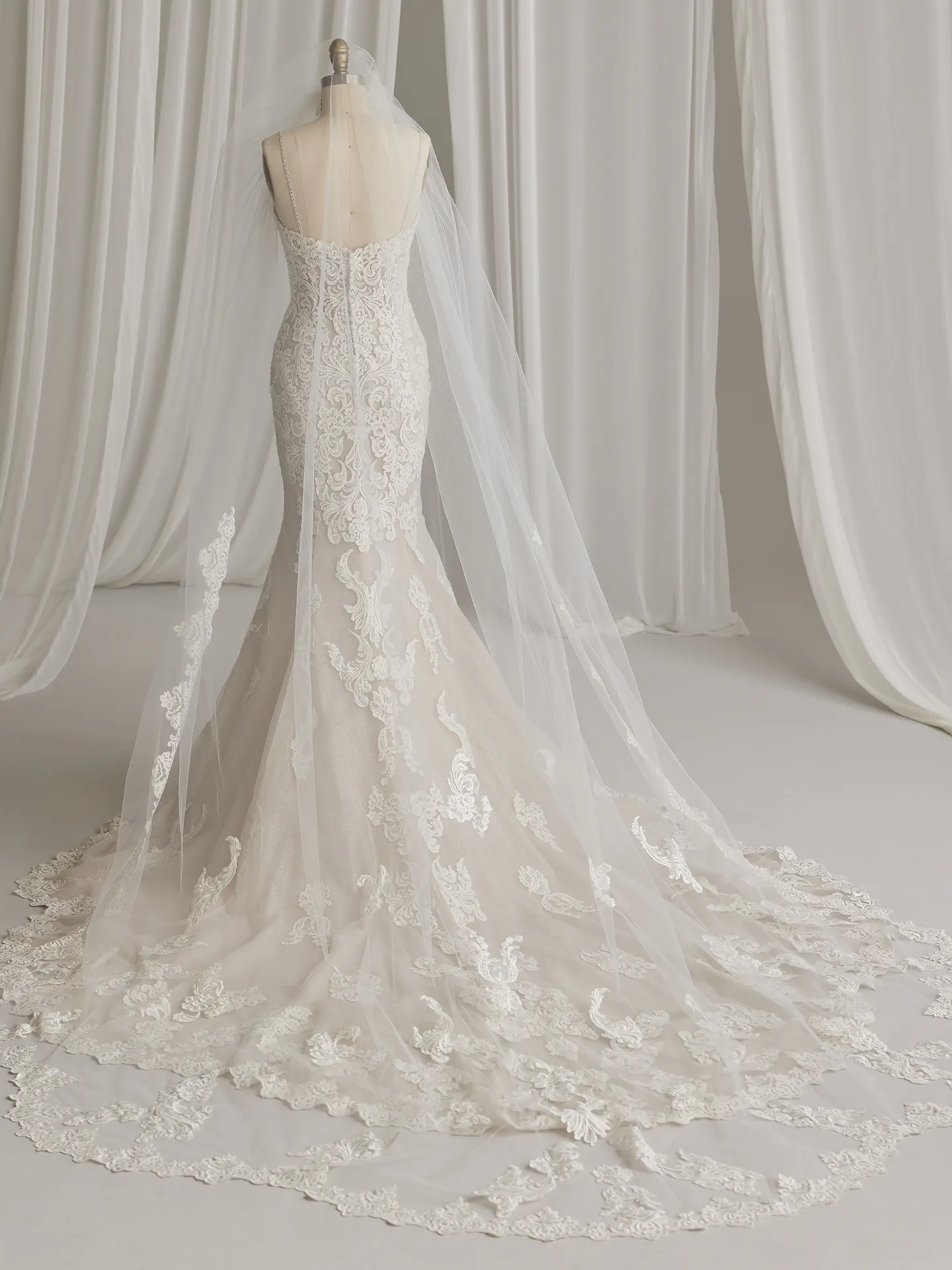 Maggie Sottero Wedding Veil Fiona VLA23MS714000 Alt101