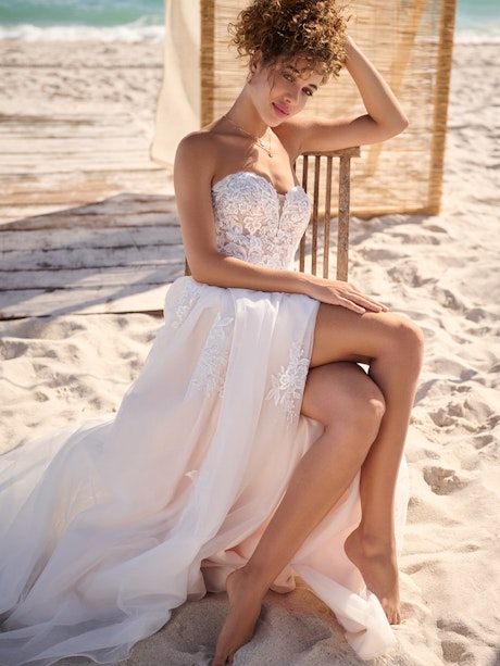 Bohemian Lace Wedding Dresses Halter Neck Sleeveless Beach Boho