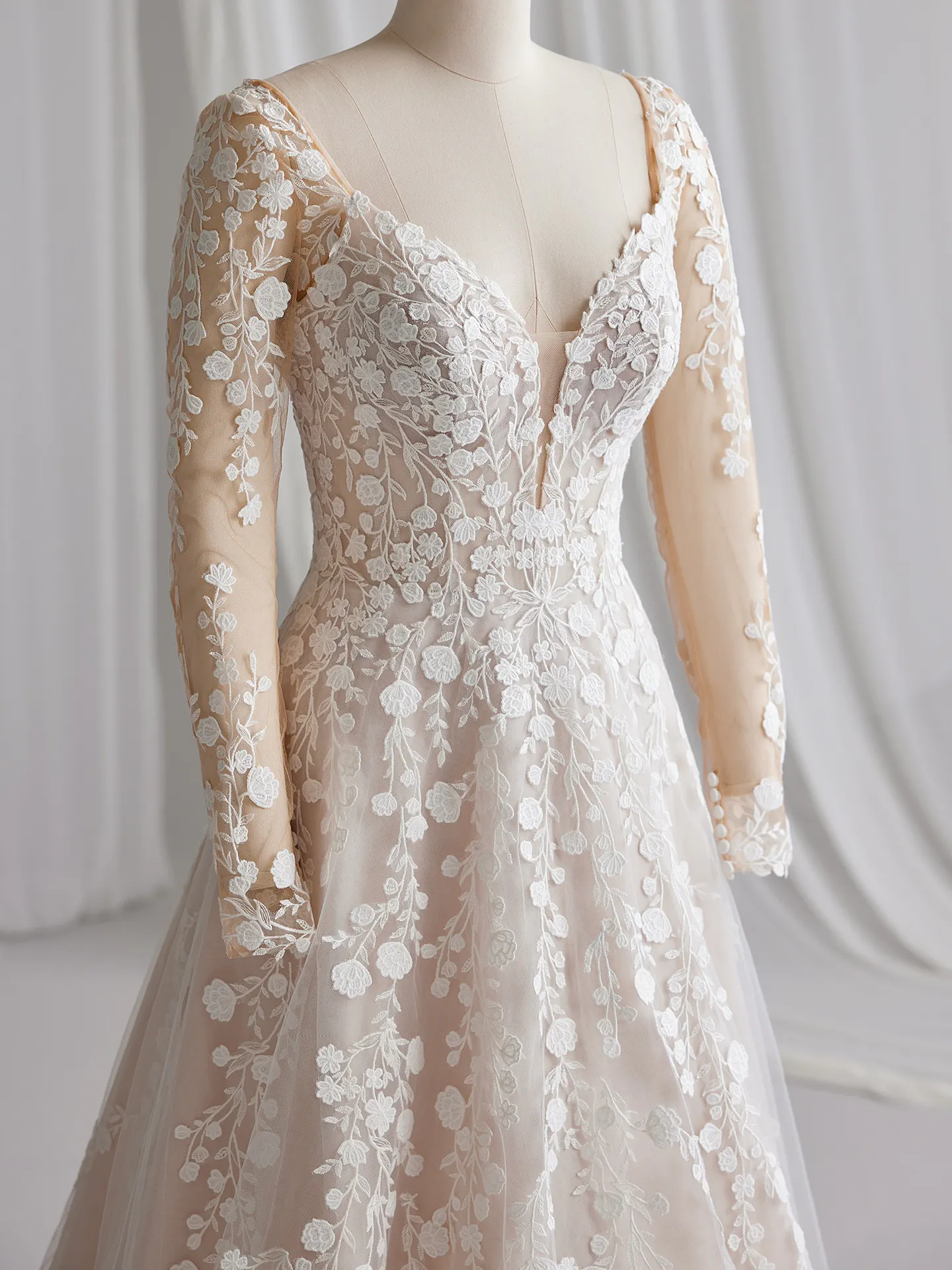 Maggie Sottero Wedding Dress Lace Sleeves Edwina DSA23MS617000 Alt101