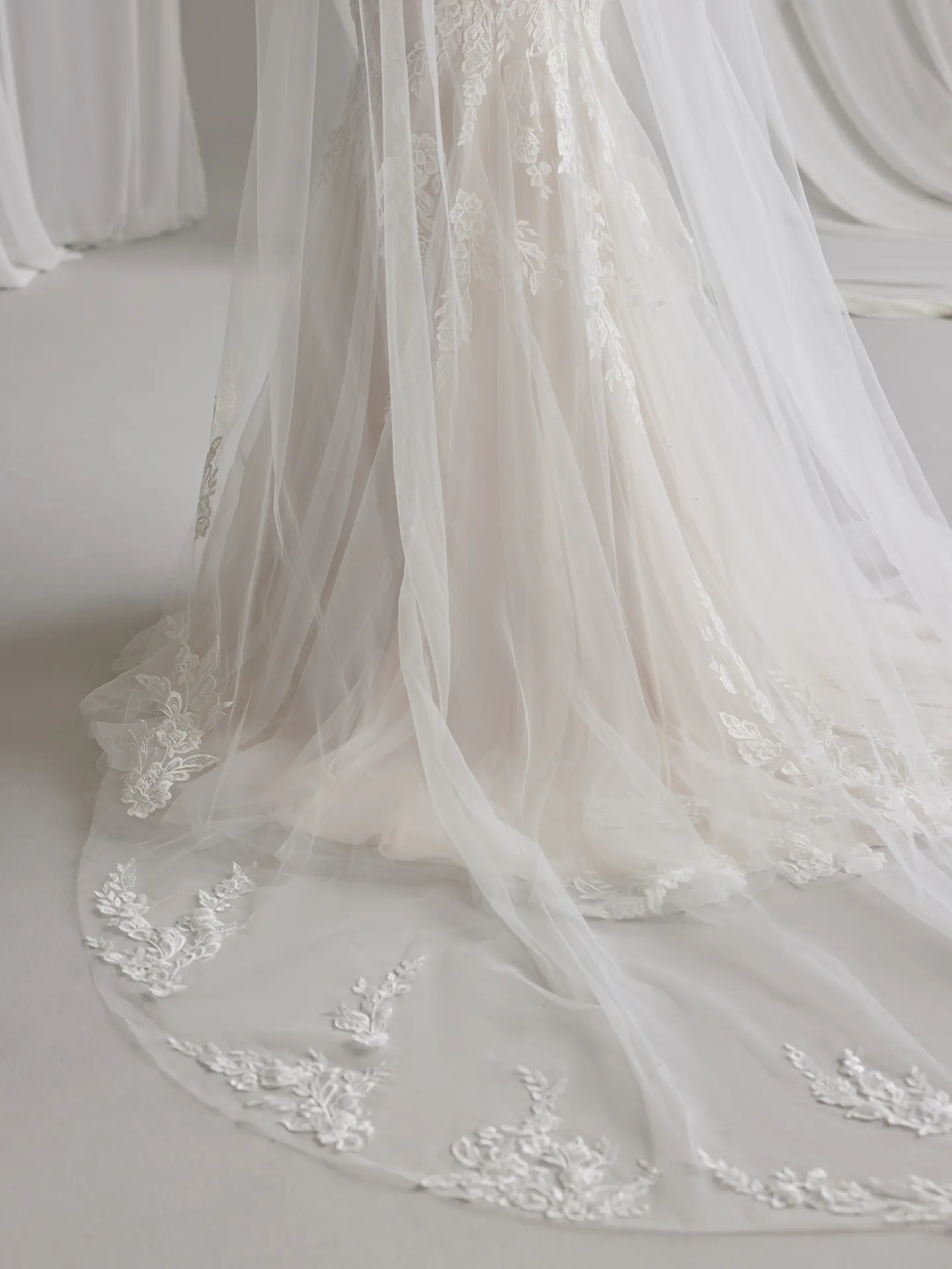 Rebecca Ingram Wedding Veil LAVERNA  YYVL0+23RS679000 Alt107