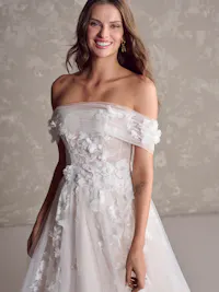 Whimsical Illusion Tulle 3D Floral Wedding Shoulder Wrap With Chic Pleats 
