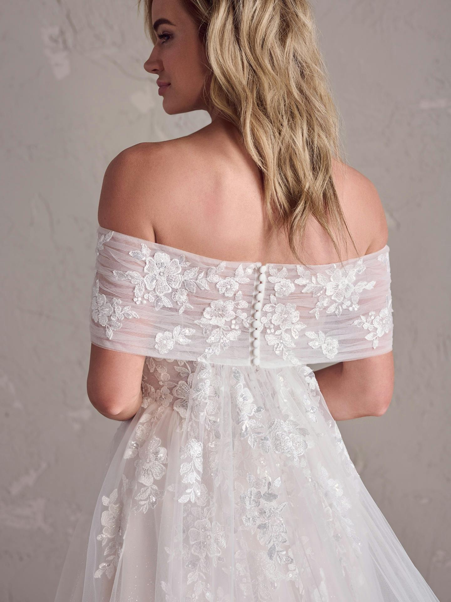 アイリーヌ 2本 Ventura Silver Lace A-Line Wedding Dress | Rebecca Ingram