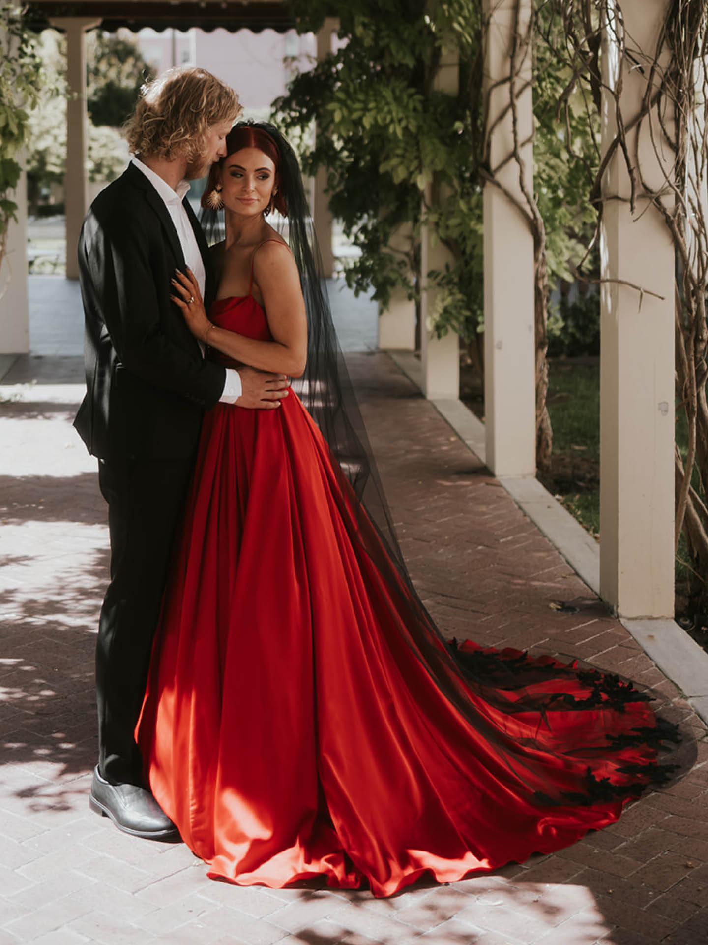 Gothic Black And Red Wedding Dresses Lace V Neck Sparkly Sweep Train Bridal  Gown | eBay