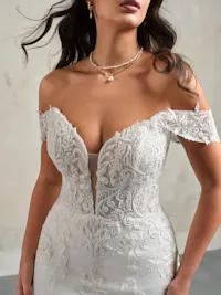 Detachable off-the-shoulder illusion lace cap-sleeves
