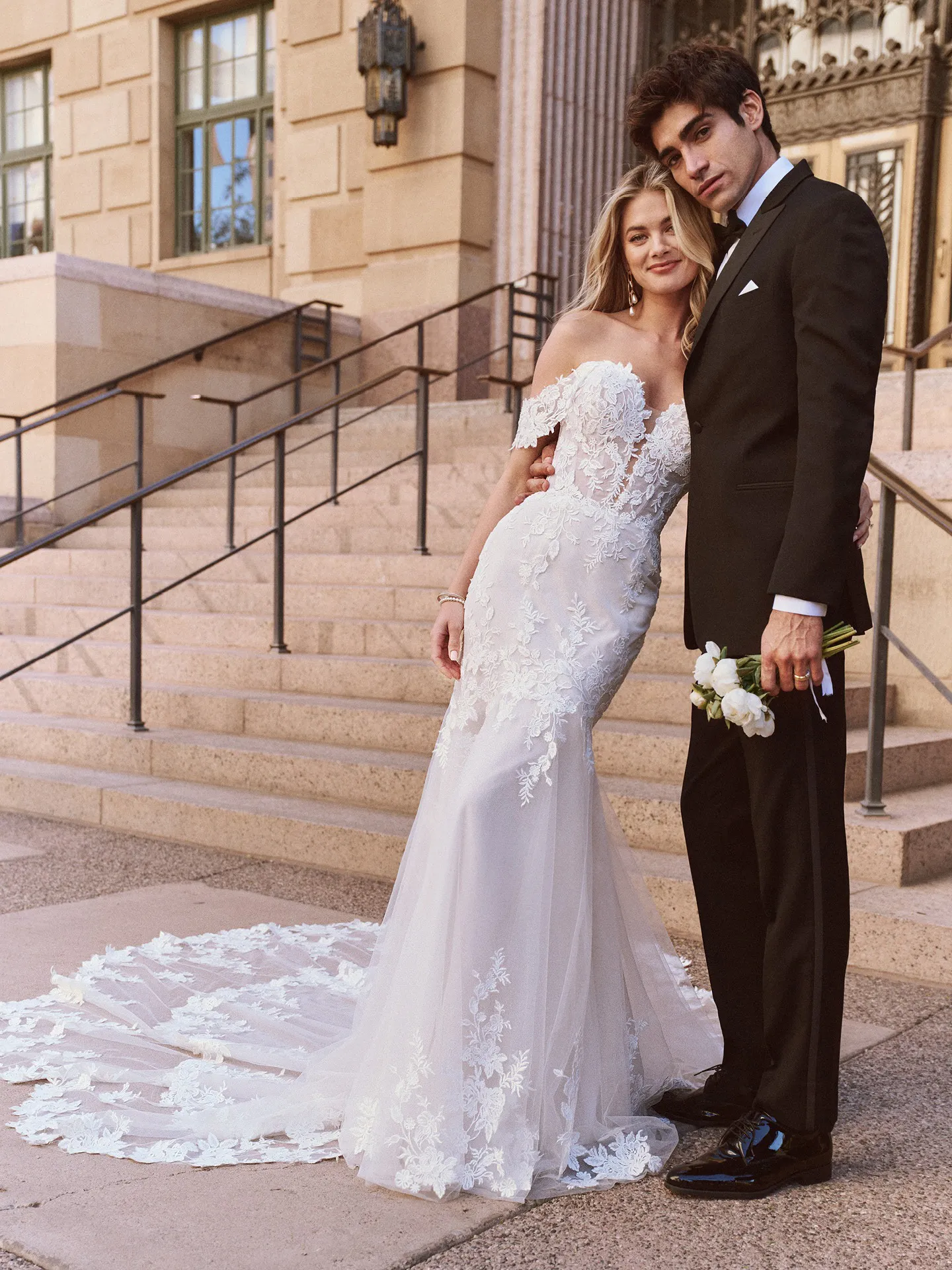 illusion corset wedding dress Romantic Saskia corset wedding dress with slit Women's Simply Vera Vera Acnh_Christmas line wedding dress balances Color:Dress+Socks