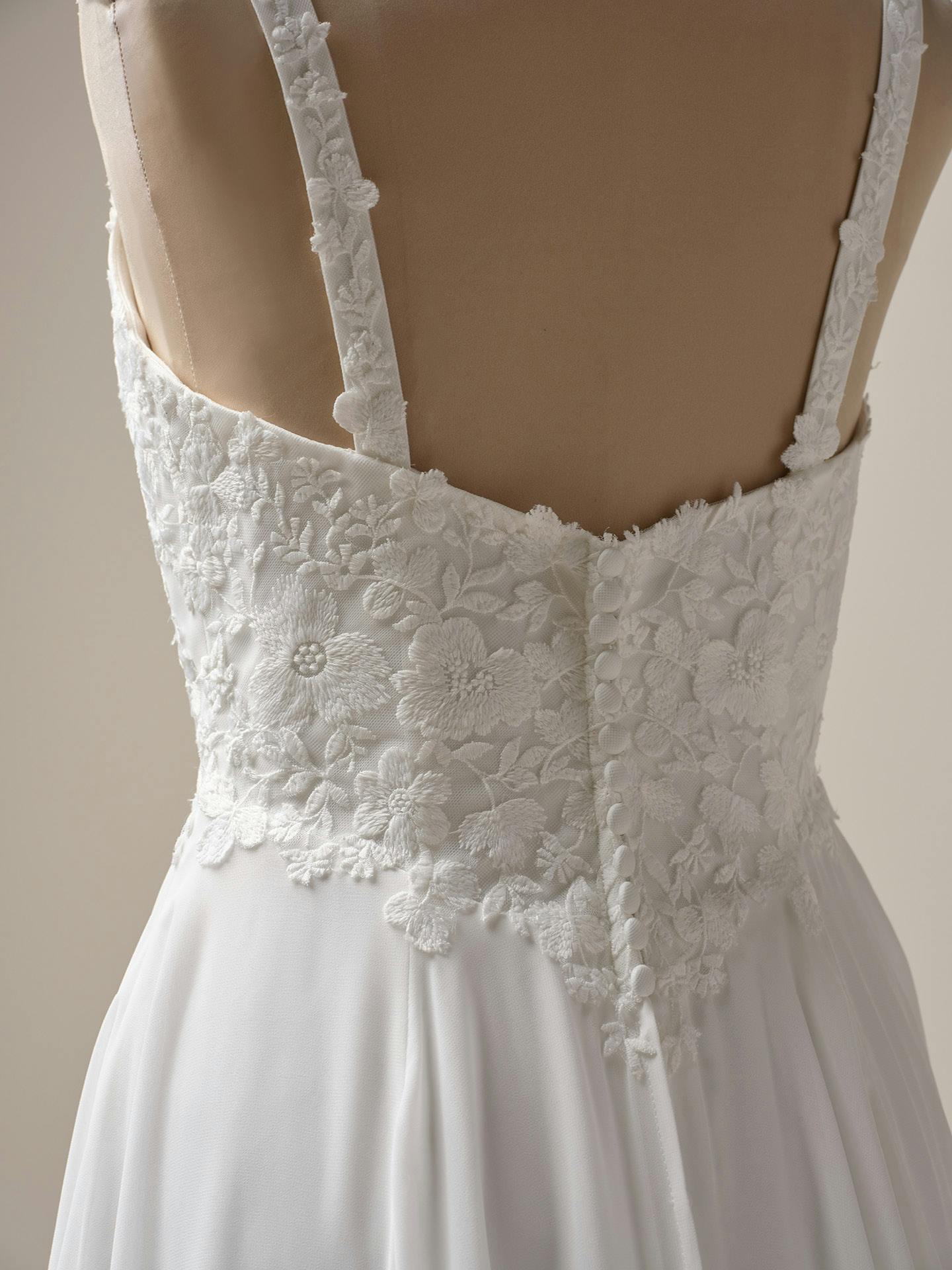 リコページ Cory Side Slit Chiffon A-line Wedding Dress | Maggie Sottero