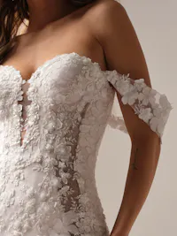 Girly off-the-shoulder illusion 3-D lace cap-sleeves