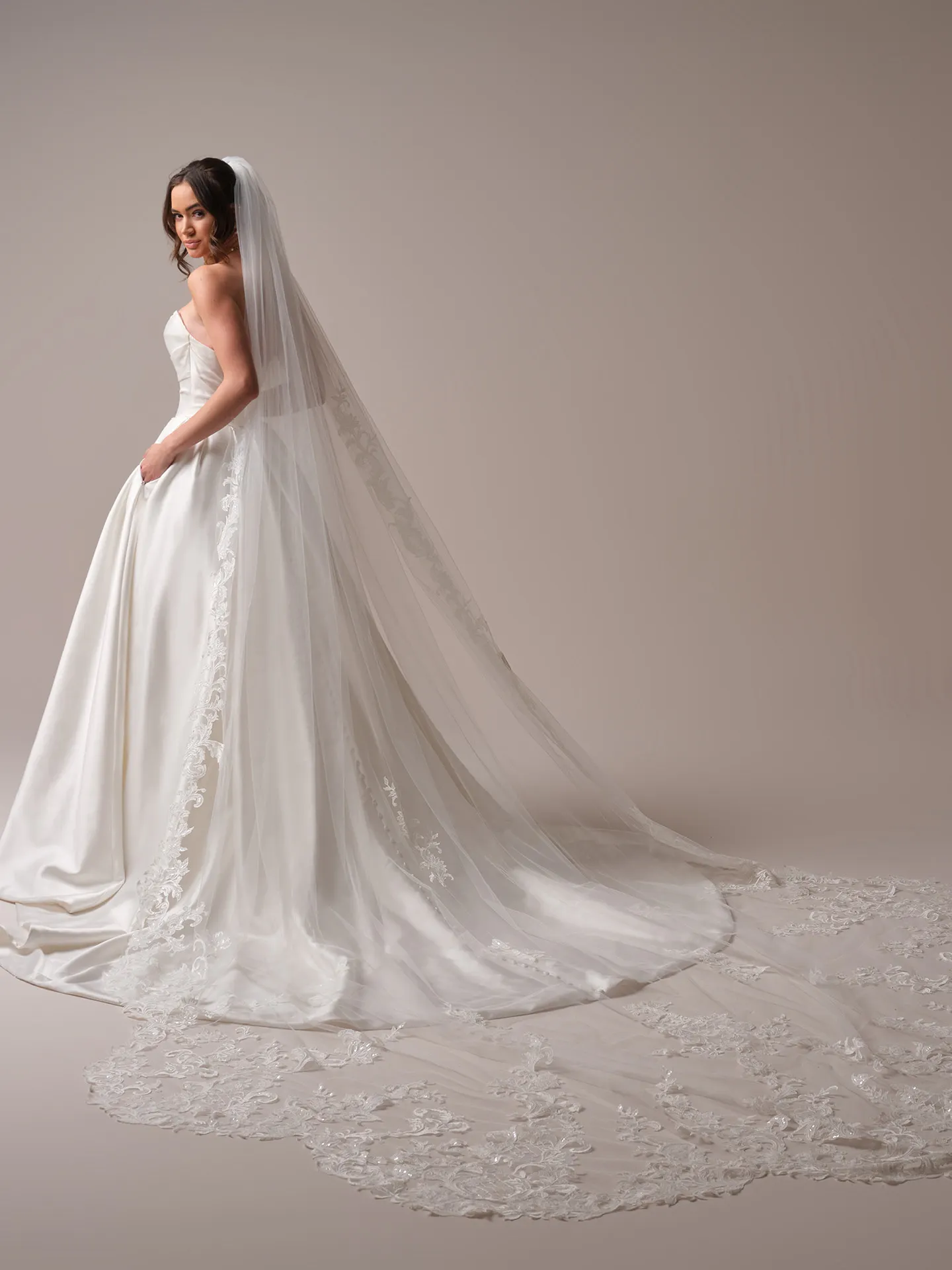 Maggie Sottero Maureen veil sheer tulle veil detail