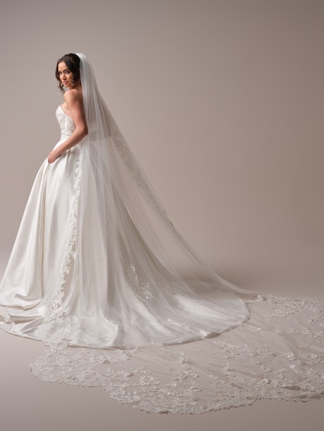 Maggie Sottero Maureen Veil Alt200