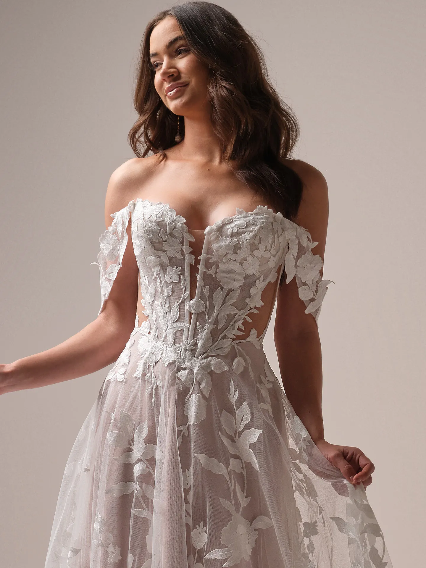 Maggie Sottero Natalie sleeves lace detachable sleeve close detail