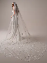 Glamorous royal length scalloped veil with 3-D lace