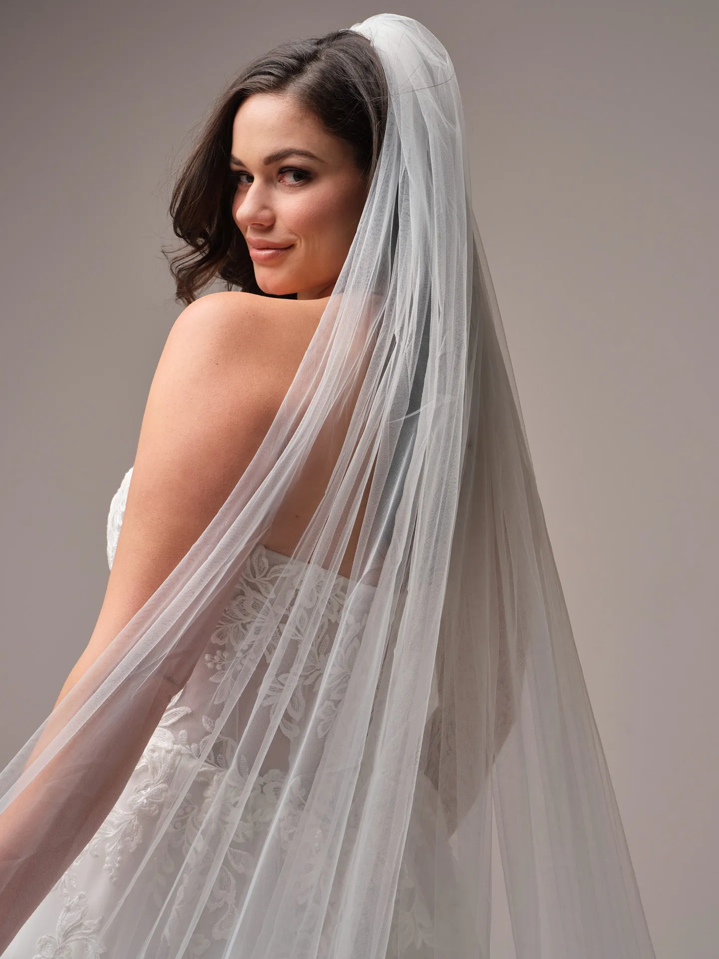Rebecca Ingram Paige veil side view showing scalloped Royal length unembellished lace