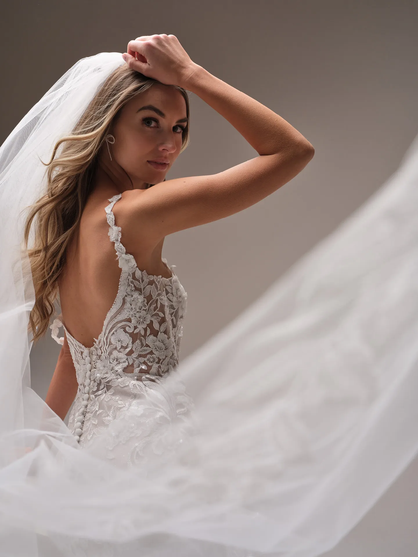 Maggie Sottero Sonoma veil long flowing tulle veil detail