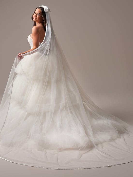 Maggie Sottero Yurianna Veil Alt200