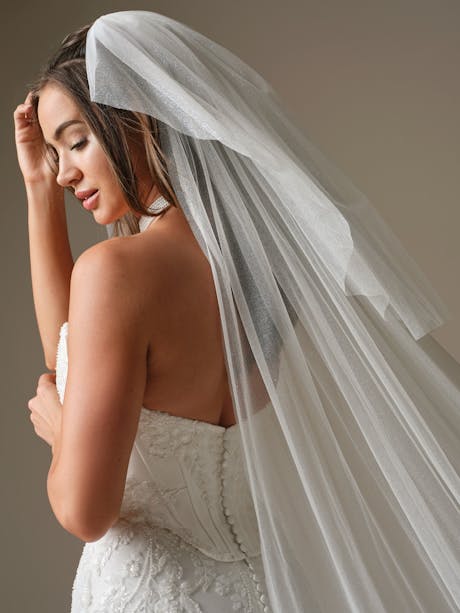 Maggie Sottero Essentials Edit Veil Accessory VLAEEXK008000 Alt200 IV002