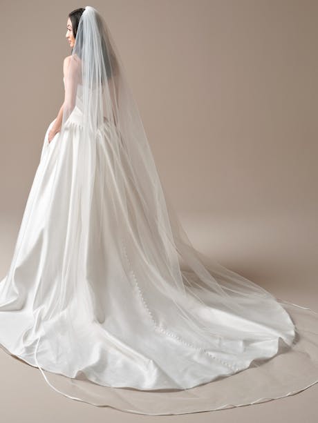 Maggie Sottero Essentials Edit Veil Accessory VLDEEXK006000 Alt200 IV002