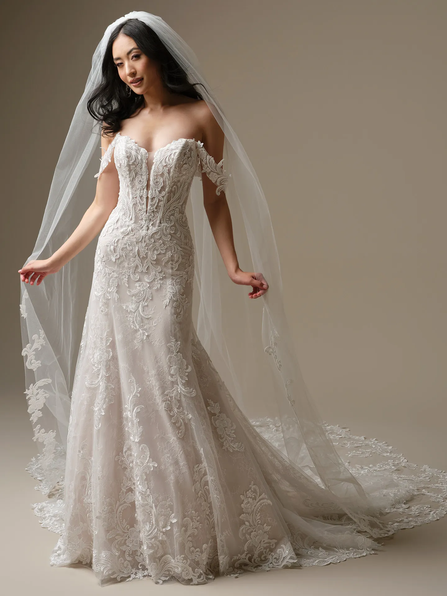 Maggie Sottero Farrah veil, front view.