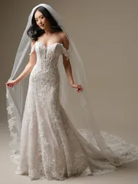 Farrah cathedral scalloped veil