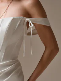 Sinclaire detachable off the shoulder Ganavi stretch satin pleated cap-sleeves