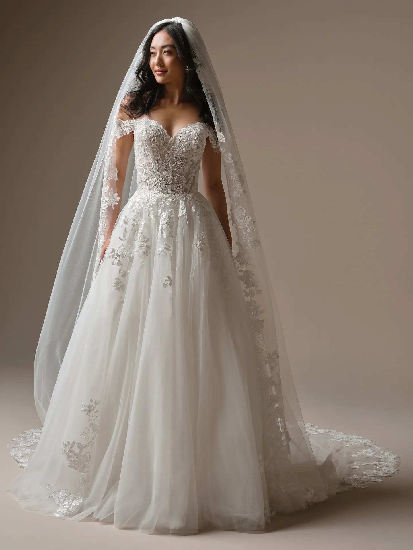 Maggie Sottero Verina veil, front view.