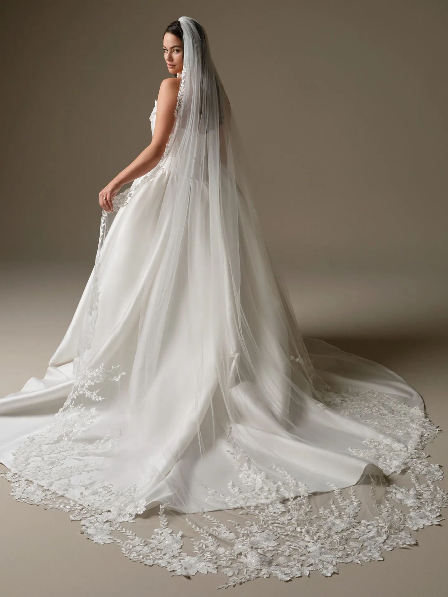 Maggie Sottero Yuma veil, front view.