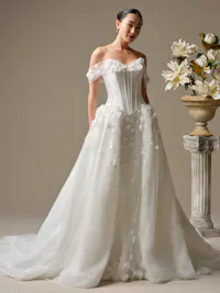 Akari 3-D floral train with pearls