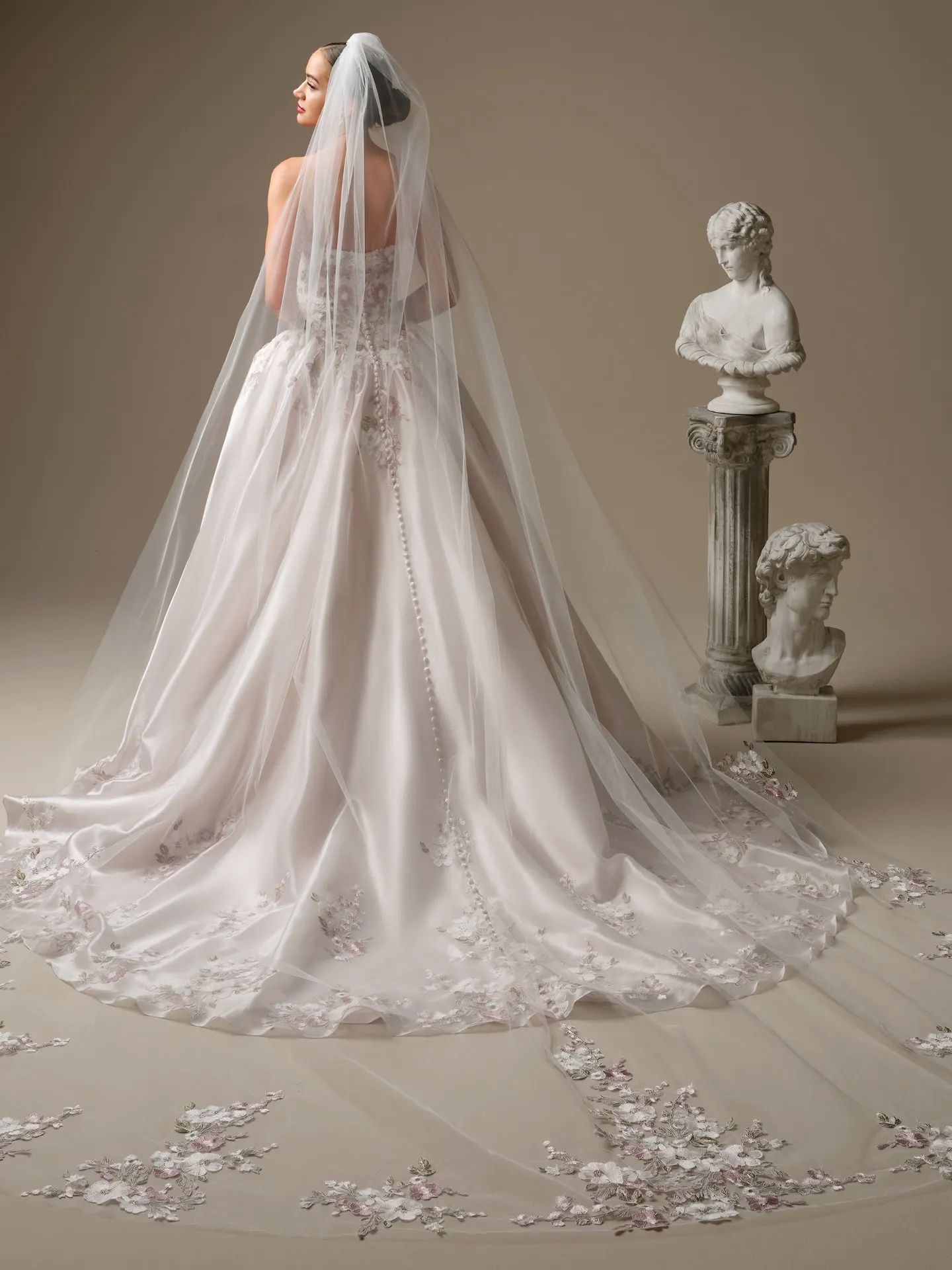 Maggie Sottero Alvarez veil, front view.