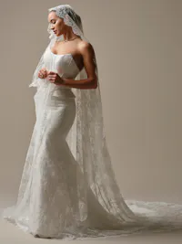 Lassen cathedral Chantilly lace veil