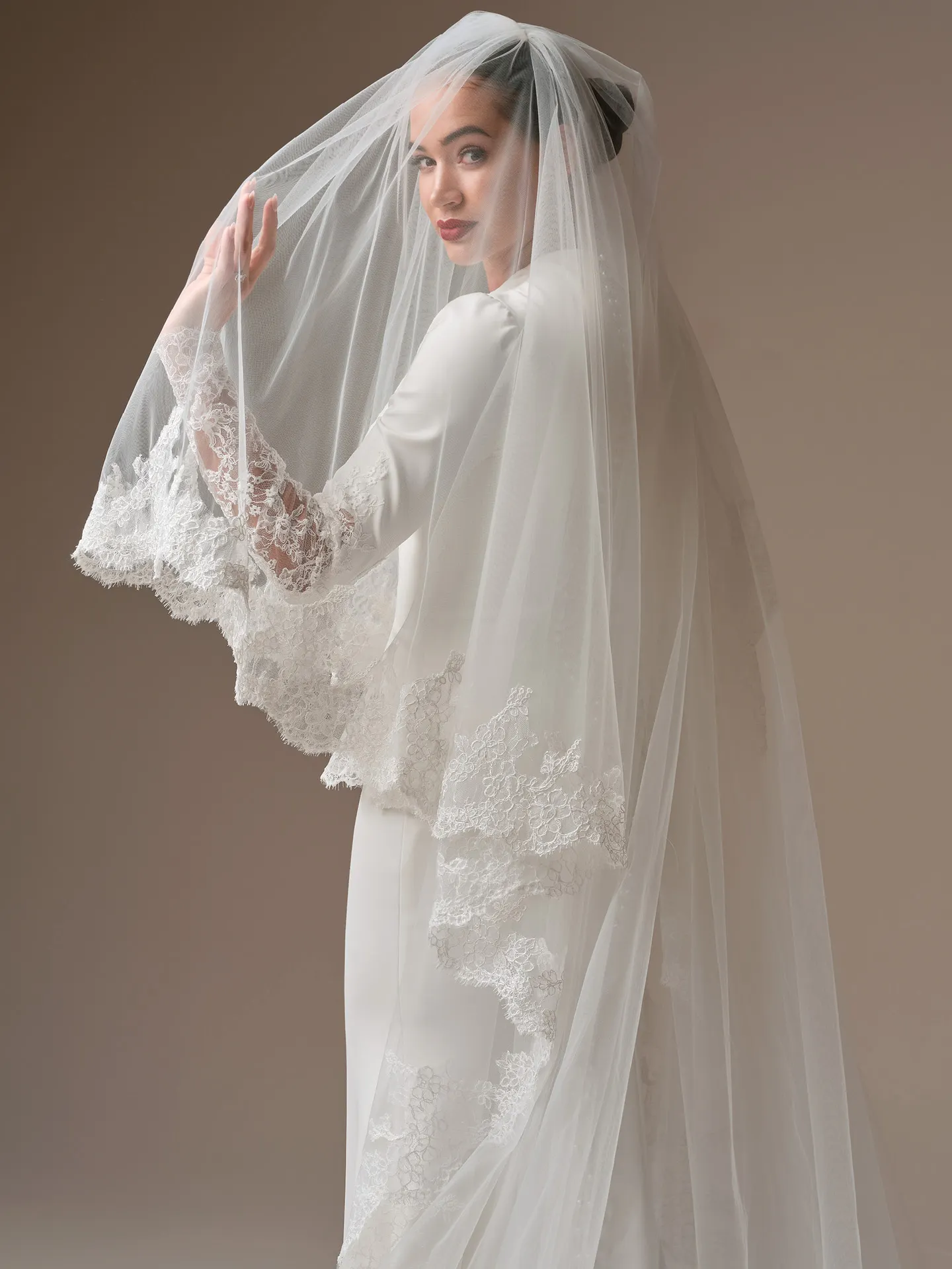 Sottero and Midgley Lovai, side view veil and lace detail.