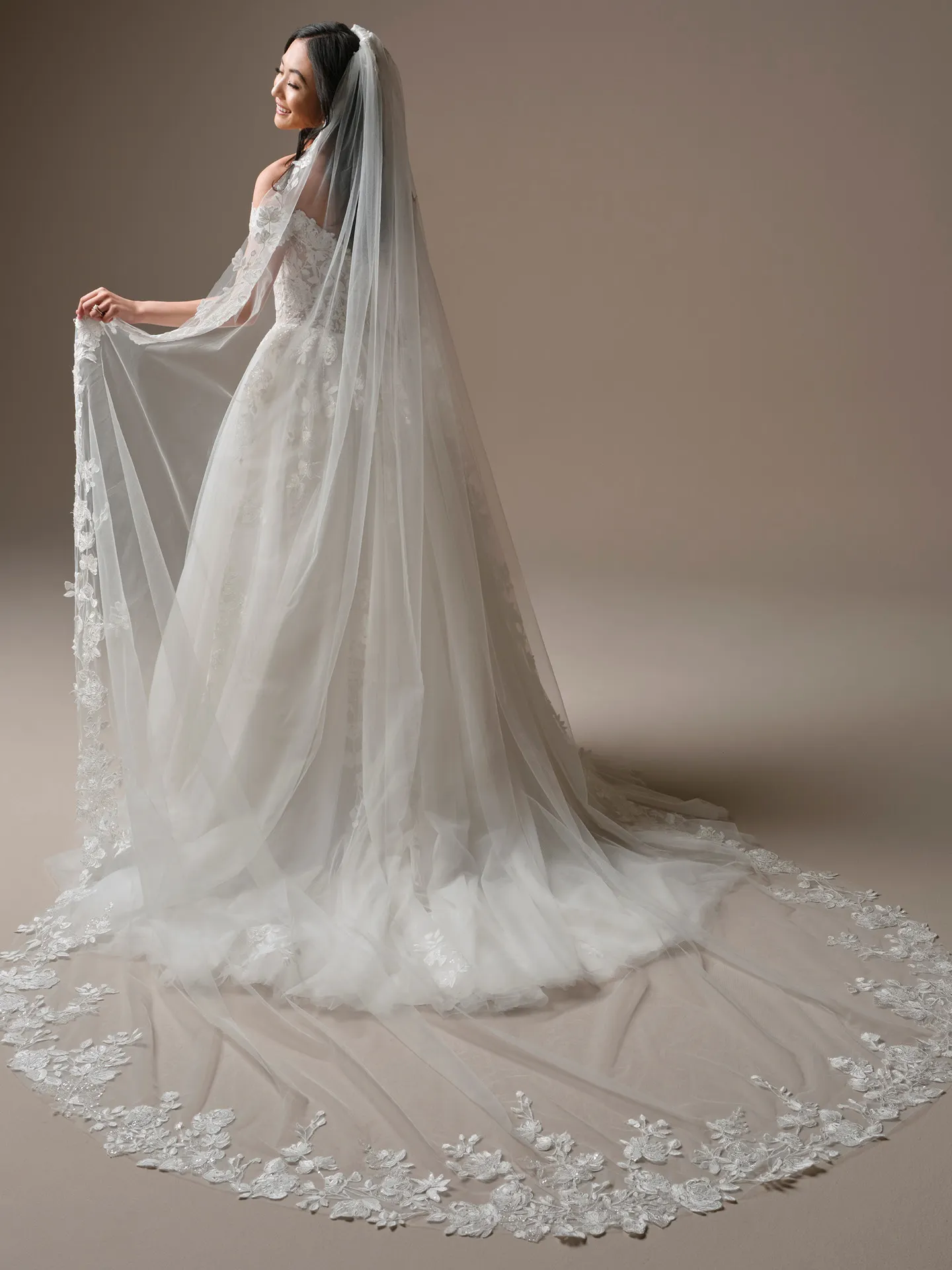 Maggie Sottero Verina veil, front view.