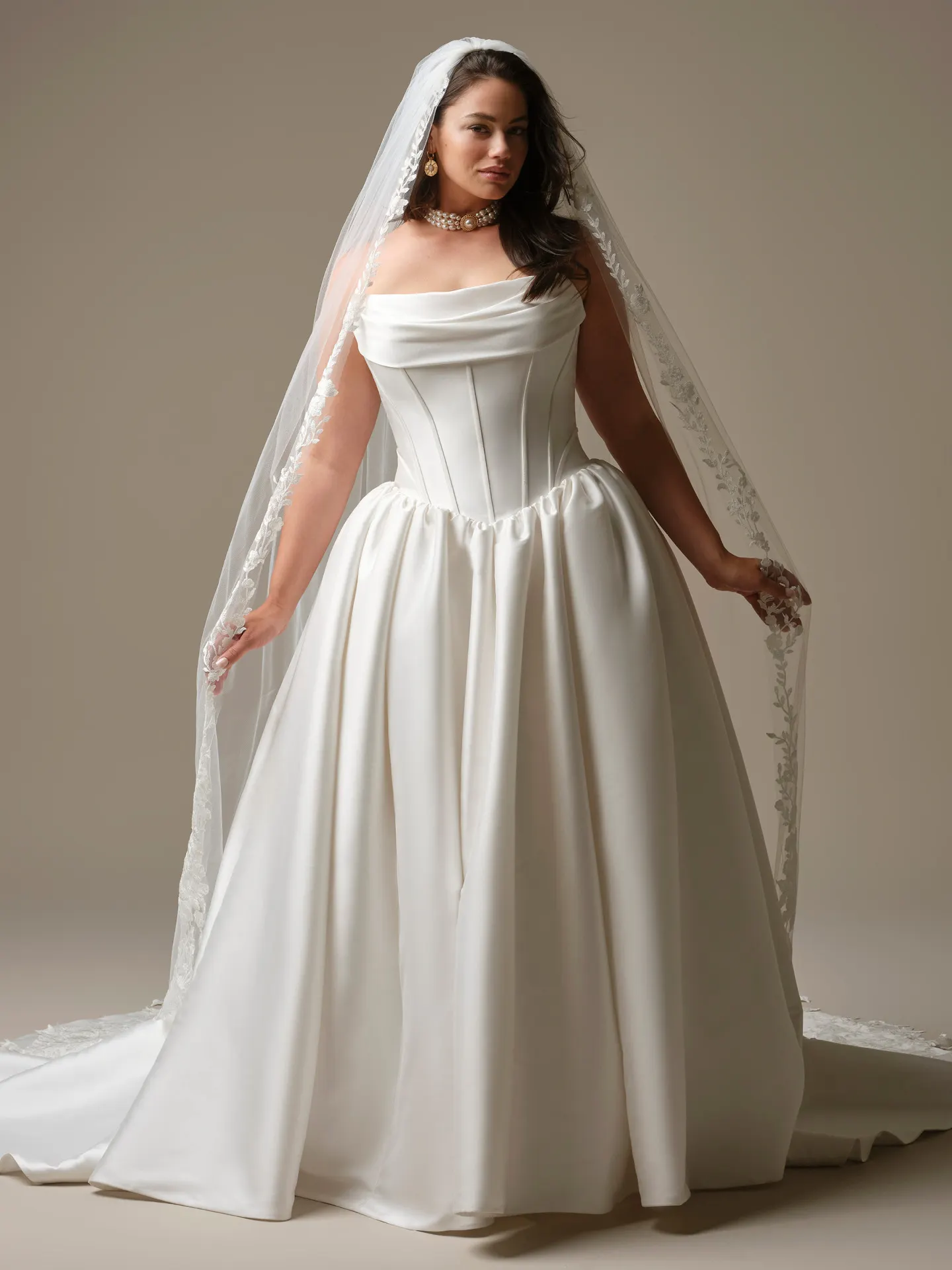 Maggie Sottero Yuma veil, front view.