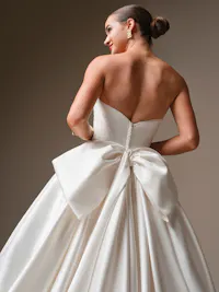 Elias detachable asymmetrical Cartago satin bow